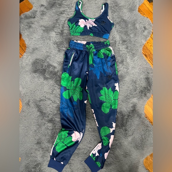 Adidas Originals 3 Piece Set - Picture 6 of 10